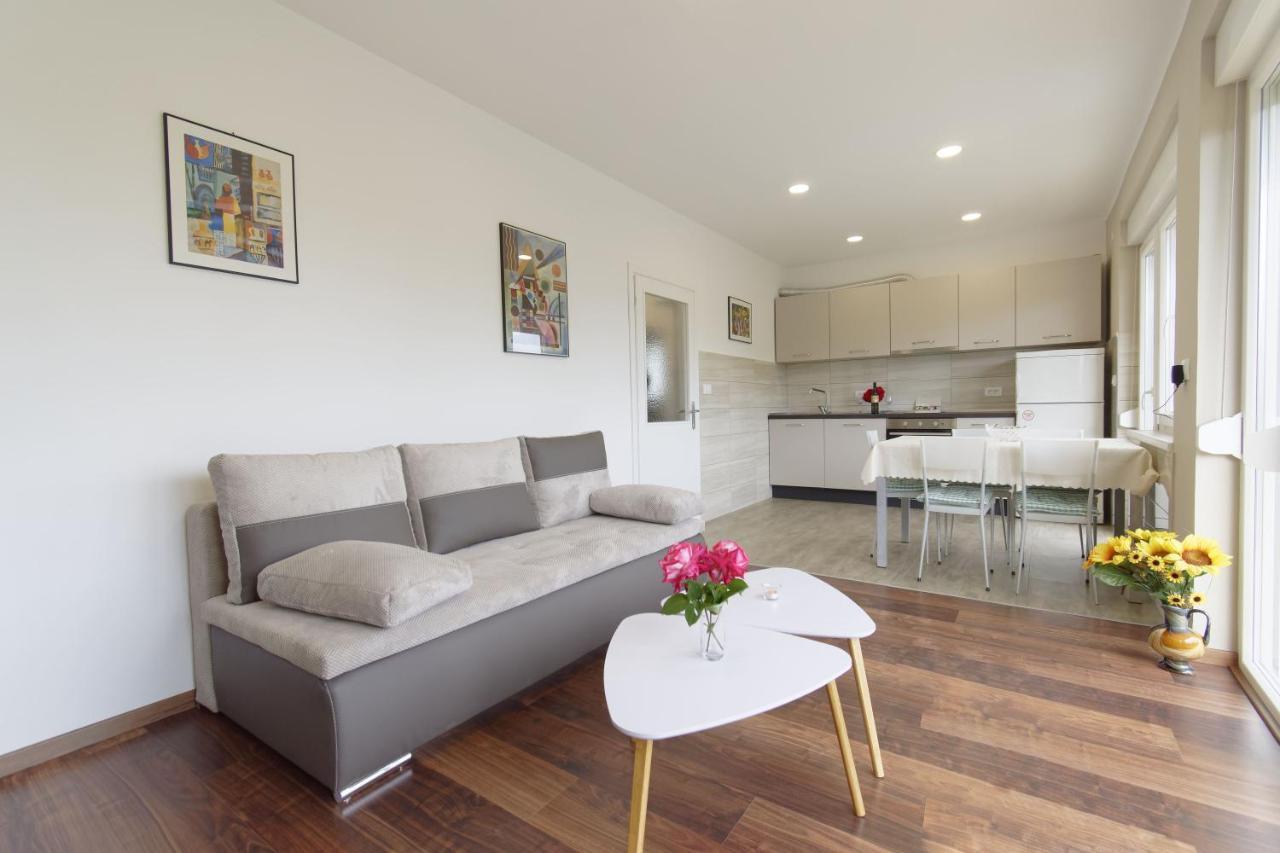 Apartment Patrik By Rent Istria Umag Extérieur photo